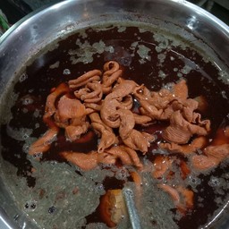 ใส้หมูพะโล้