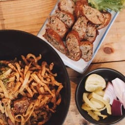 ไส้อั่วดำรงค์ ข้าวซอยน้องฟลุ๊ค นิมมาน 17