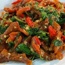 หมูแดงผัดกระเพรา