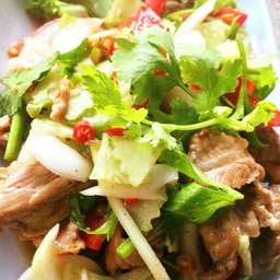 ยำเนื้อย่าง