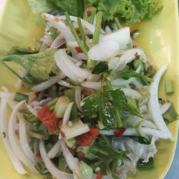 ยำเนื้อปลากระพง
