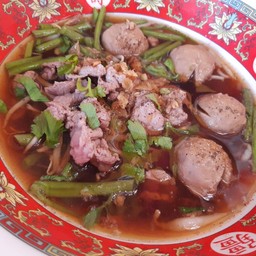 ก๋วยเตี๋ยว เนื้อสด ลูกชิ้น