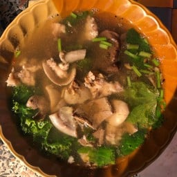 เกาเหลาเลือดหมูพร้อมข้าวสวย