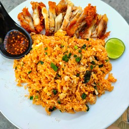 ข้าวผัดจิ้มแจ่วไก่ทอด