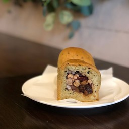 ขนมปังข้าวกล้องงอก ไส้รวมถั่วและแอปเปิ้ล (เล็ก)