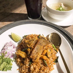 ข้าวผัดปลาสลิด
