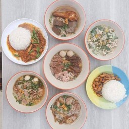 อาหารตามสั่งและก๋วยเตี๋ยวน้องฟาง
