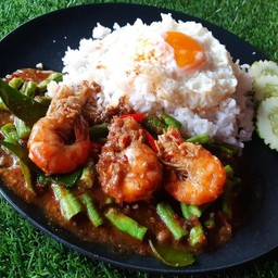 ข้าวกุ้งผัดพริกแกง