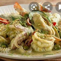 เขียวหวานทะเลราดข้าว