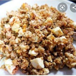 เนื้อผัดไข่เค็มราดข้าว