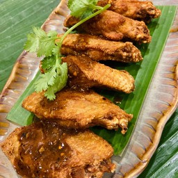 ปีกไก่ทอดซอสลาบ