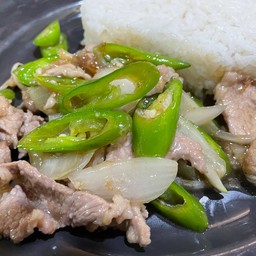 ข้าวผัดพริกอ่อนหมู