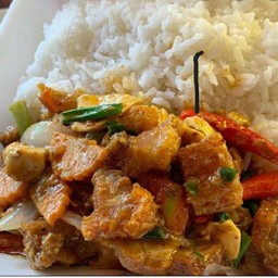 หมูกรอบผัดไข่เค็มราดข้าว