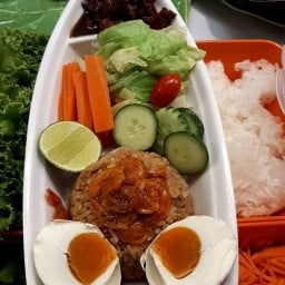 ตามสั่ง ยำแซบอินเตอร์ อาหารเช้า ไข่กะทะ ชาไข่มุกbyครัวคุณตู่ ตามสั่ง ยำ จีบ เปา ชาไต้หวัน -