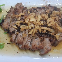 หมูทอดกระเทียมพริกไทยแบบโบราณ