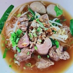 ก๋วยเตี๋ยวหมูตุ๋น-หมูสด-ชิ้น-ตับ