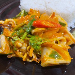 ข้าวผัดปลาหมึกไข่เค็ม
