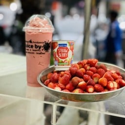 สตอเบอร์รี่ปั่นโยเกิต