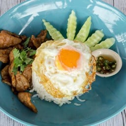 ข้าวหมูกระเทียม