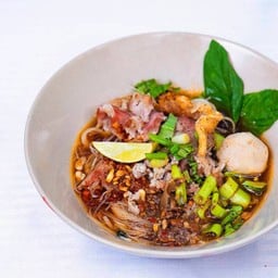 เตี๋ยวเรือหมูน้ำตกต้มยำ