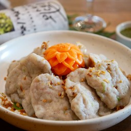 ลูกชิ้นปลากรายน้ำจิ้มซีฟู้ด