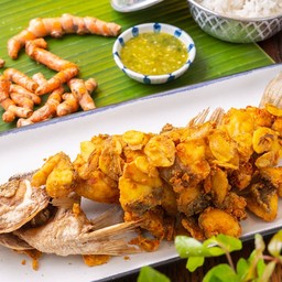 ปลากะพงทอดขมิ้น