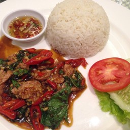 ข้าวผัดกระเพราแหนม