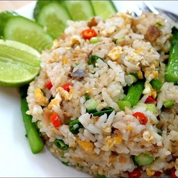 ข้าวผัดปลาเค็มทรงเครื่อง