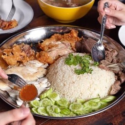 ข้าวมันไก่ผู้พัน