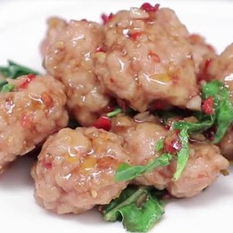 ข้าวราดกะเพราหมูเด้ง