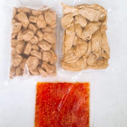ลูกชิ้นปลาระเบิด 0.5 kg +ลูกชิ้นกุ้งระเบิด 0.5 kg + น้ำจิ้ม