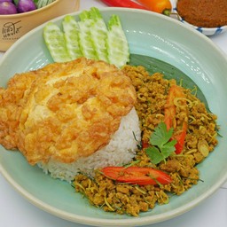 [อร่อยซ่ากับโค้ก] ข้าวคั่วกลิ้งหมูสับไข่เจียวกรอบ +  โค้ก ออริจินัล (กระป๋อง) 