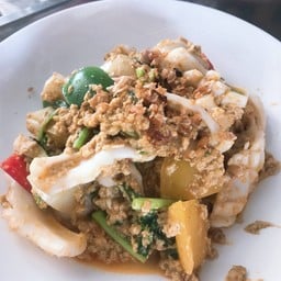 ปลาหมึกผัดผงกะหรี่