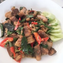 กะเพราหมูกรอบ