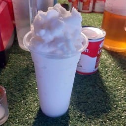 มะพร้าวนมสดปั่น&ผลไม้ปั่นหน้าตลาดหมู่บ้านเศรษฐกิจ