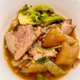 ป้าต้อม ข้าวขาหมู