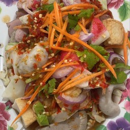 ยำรวมมิตรไส้กรอก-ลูกชิ้น