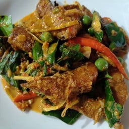 ปลาช่อนทอดผัดเผ็ด