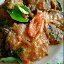 ปลาดุกทะเลทอดผัดเผ็ด