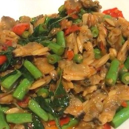 ผัดกระเพราเนื้อหอยลาย(ราดข้าว)