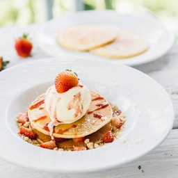 Homemade Pancake Strawberry Crumble