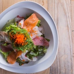 สลัดปลาดิบรวม ฮอกไกโด