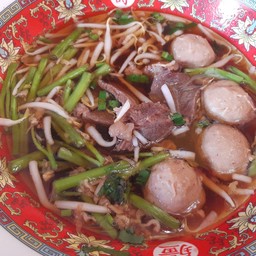 ก๋วยเตี๋ยว เนื้อตุ๋น ลูกชิ้น