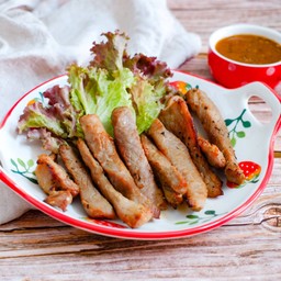 หมูสันในแดดเดียวย่าง น้ำจิ้มแจ่ว Grilled Low Fat Pork with JAEW Sauce
