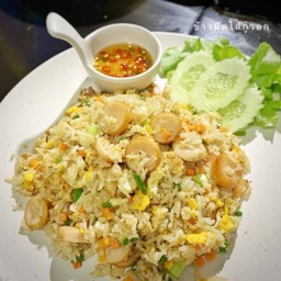 ข้าวผัดไข่ไส้กรอก