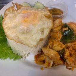 ผัดพริกแกงไก่ (กับข้าว)