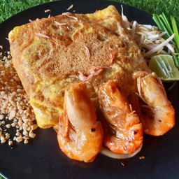 ผัดไทย กุ้งสด ห่อไข่