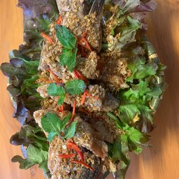 ปลากระพง ทอดกระเทียม