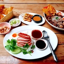ก๋วยเตี๋ยวเรือพระนครเชียงใหม่ คันคลอง เส้นแม่เหียะ