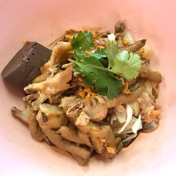 ก๋วยเตี๋ยวขาไก่ (แห้ง)